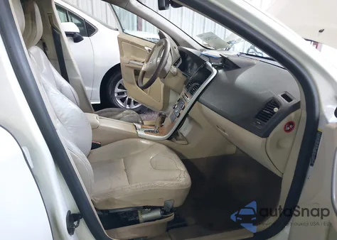 2010 Volvo Xc60 T6/T6 R-Design z USA, uszkodzony, nr VIN YV4992DZ6A2029023